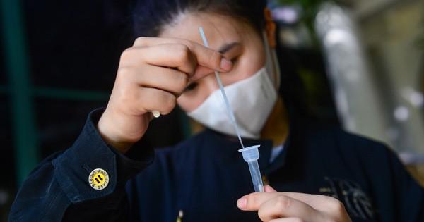 Tự test COVID-19, nhiều người làm sai, cho kết quả sai mà không biết, chuyên gia chỉ 6 bước cần làm đúng