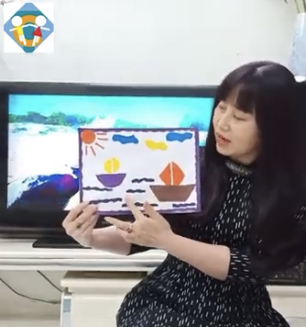 Hoạt động tạo hình "Xé dán thuyền trên biển"