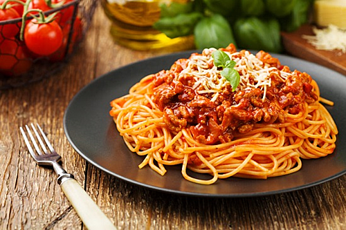 Món ăn cho bé: Mì spaghetti sốt cà chua ăn cùng đậu hũ phomai