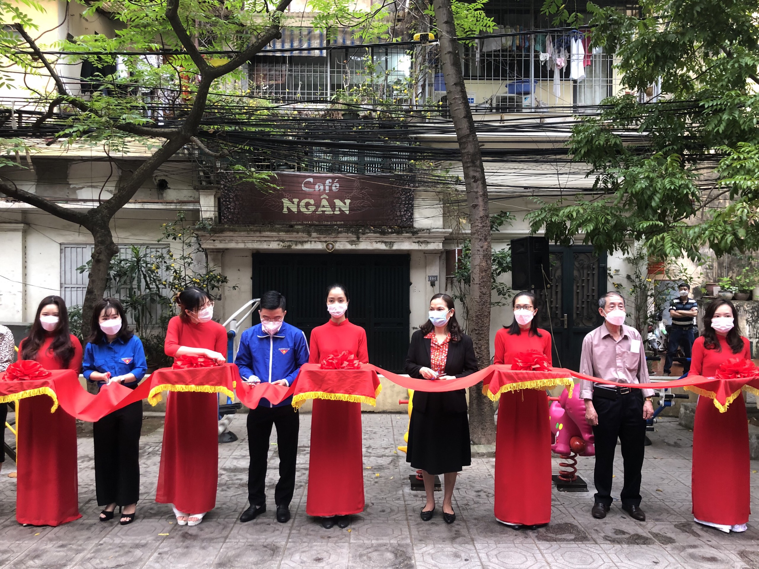 Đoàn Thanh niên Trường MN Thành Công tham gia lễ Khánh thành và bàn giao công trình Thanh niên “Sân chơi thiếu nhi” dành tặng cho các em đội viên, thiếu nhi trên địa bàn phường Thành Công