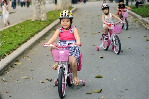 Điều tra các đoạn clip mẹ bạo hành con gái ở TP.HCM