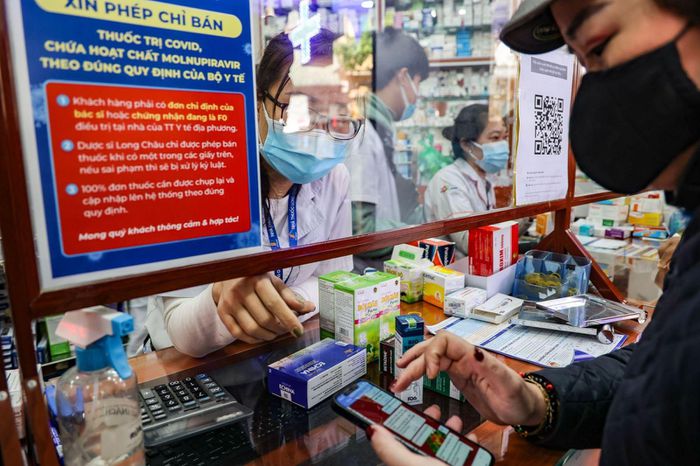 Hà Nội chỉ đạo khẩn việc kê đơn, bán thuốc Molnupiravir