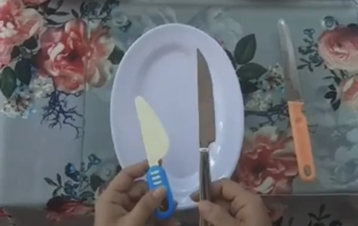 Hướng dẫn trẻ sử dụng dao tại nhà