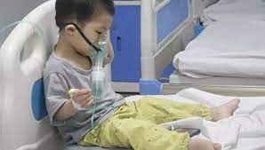 Thời tiết bất thường, trẻ ở Hà Nội nhập viện tăng
