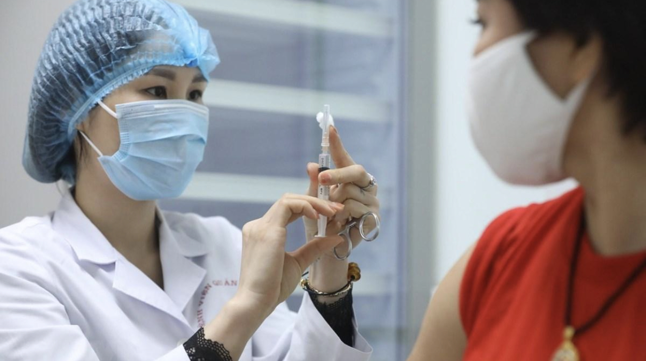 Covid-19 đã ổn, vì sao cần tiêm vaccine mũi 4?