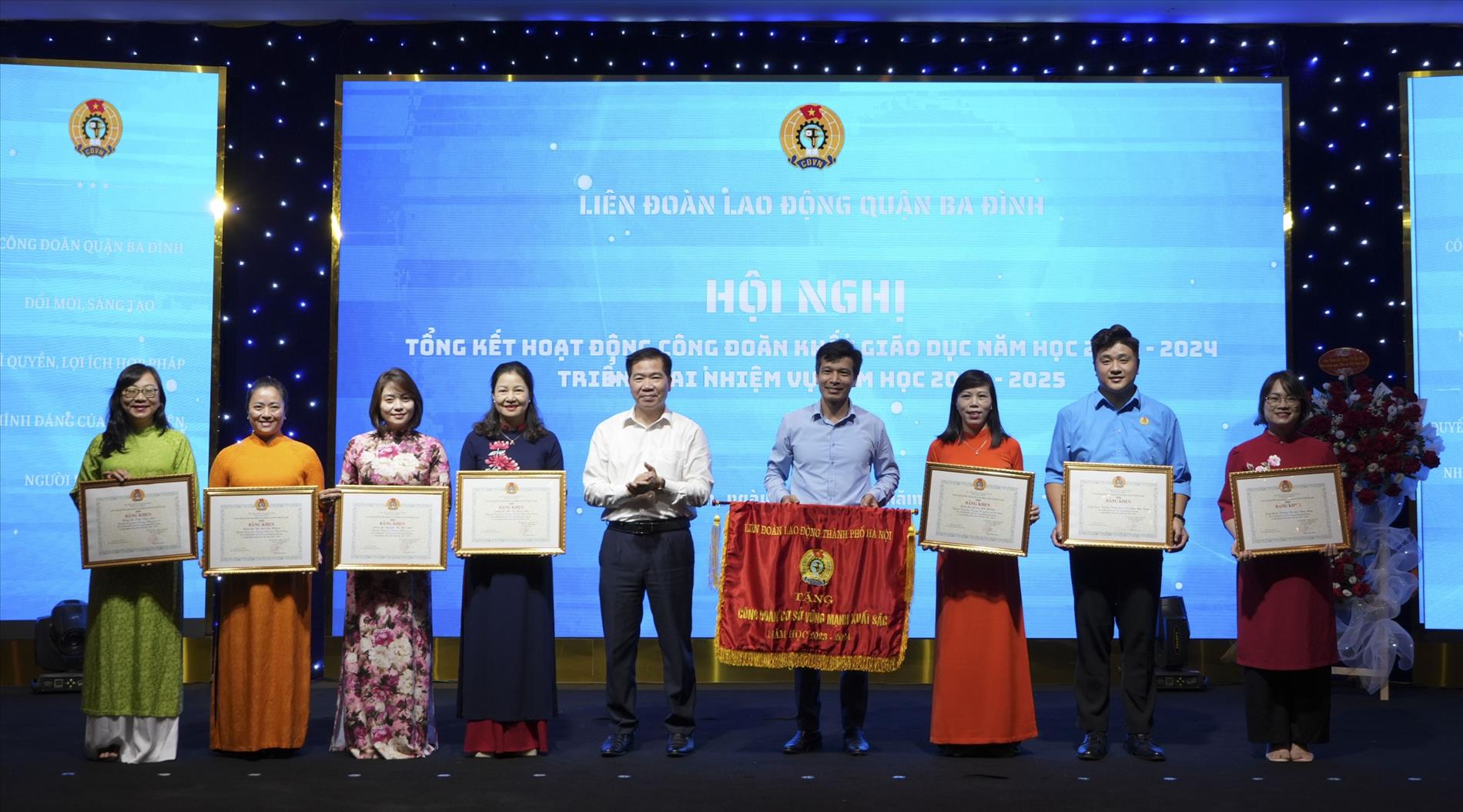 Nữ Chủ tịch Công đoàn Trường Mầm non Thành Công vinh dự được nhận bằng khen của Ban chấp hành liên đoàn lao động Thành phố Hà Nội năm học 2023-2024