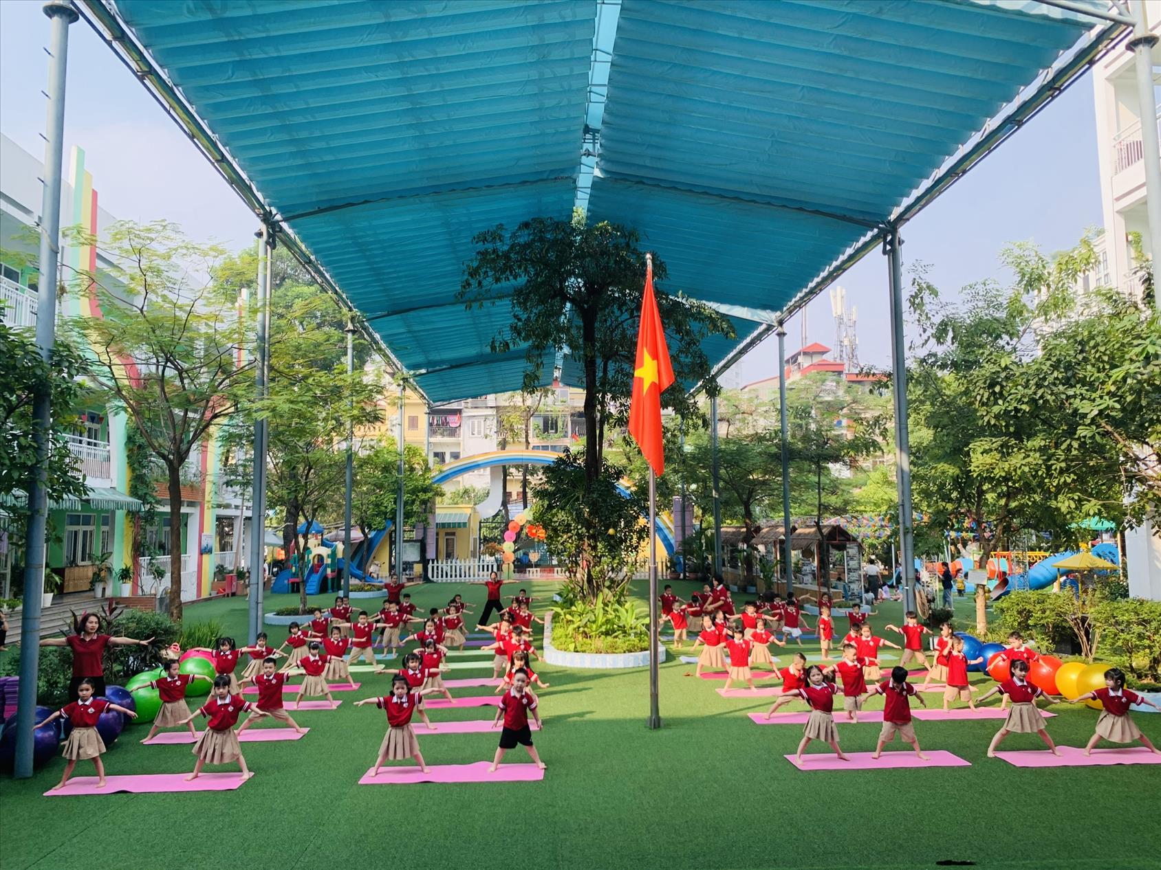 Cùng tập Yoga với các bé khối Mẫu giáo nhỡ trường Mầm non Thành Công.