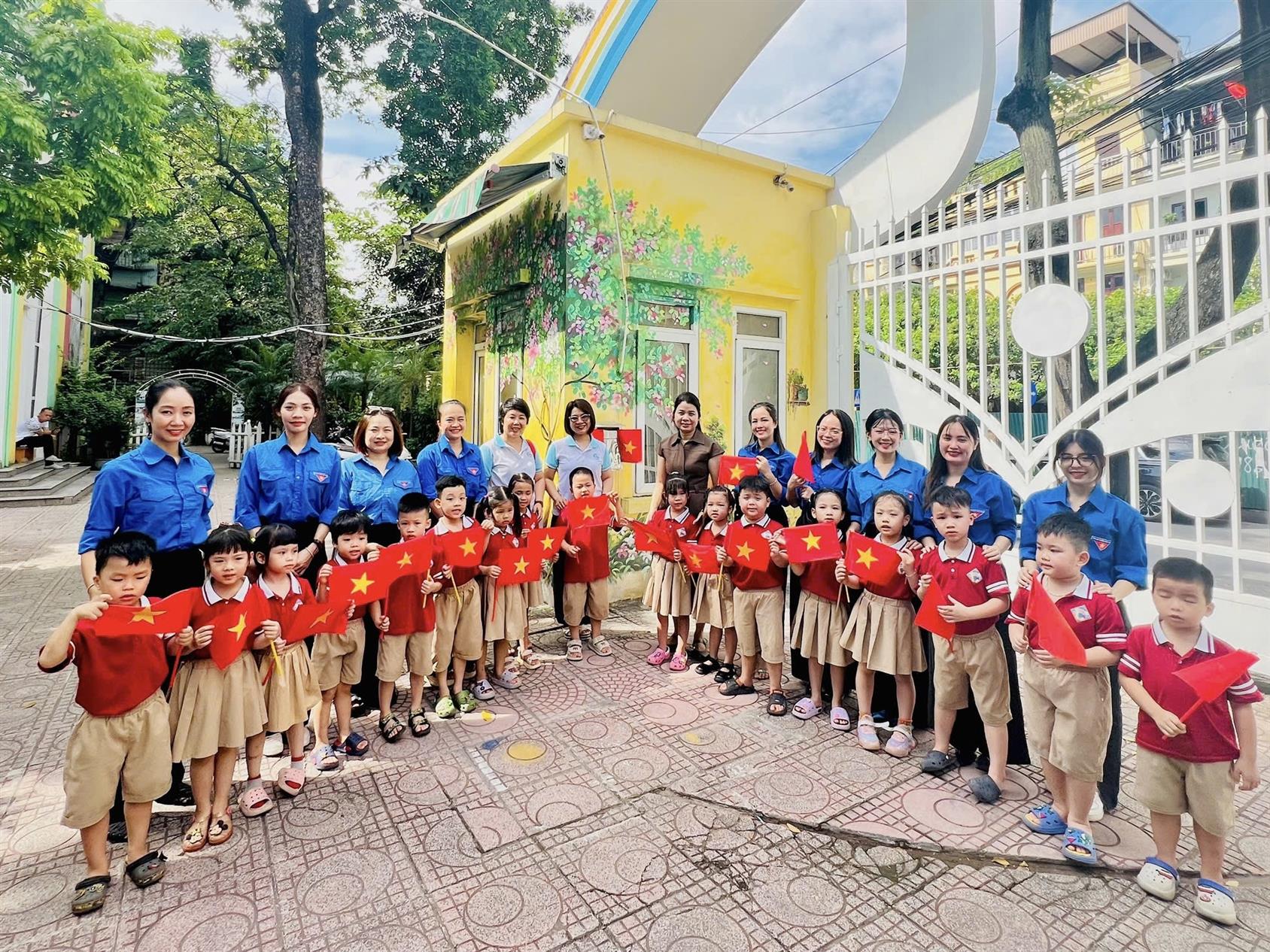 Công trình: Tranh tường bích hoạ Chào mừng Đại hội đại biểu MTTQ Việt Nam và Đại hội đại biểu phụ nữ phường Giảng Võ lần thứ nhất, nhiệm kỳ 2025 - 2030.