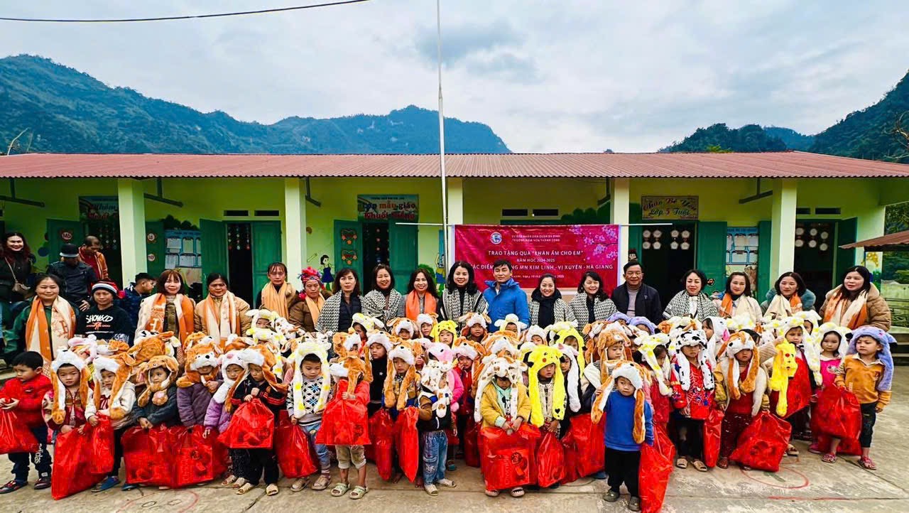 CHƯƠNG TRÌNH TỪ THIỆN “KHĂN ẤM CHO EM” TẠI XÃ KIM LINH