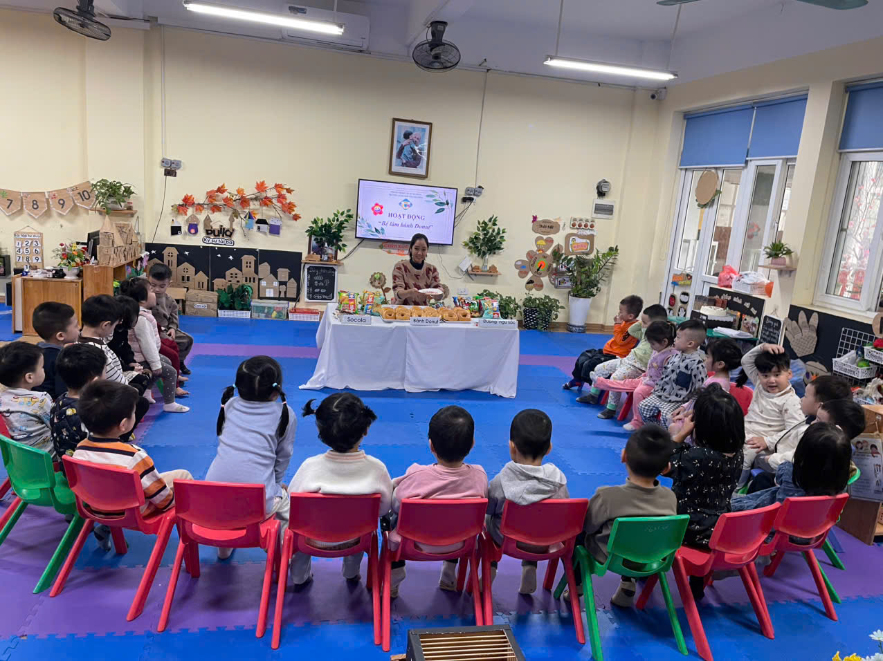 Làm bánh donut thật vui cùng các bé lớp C5