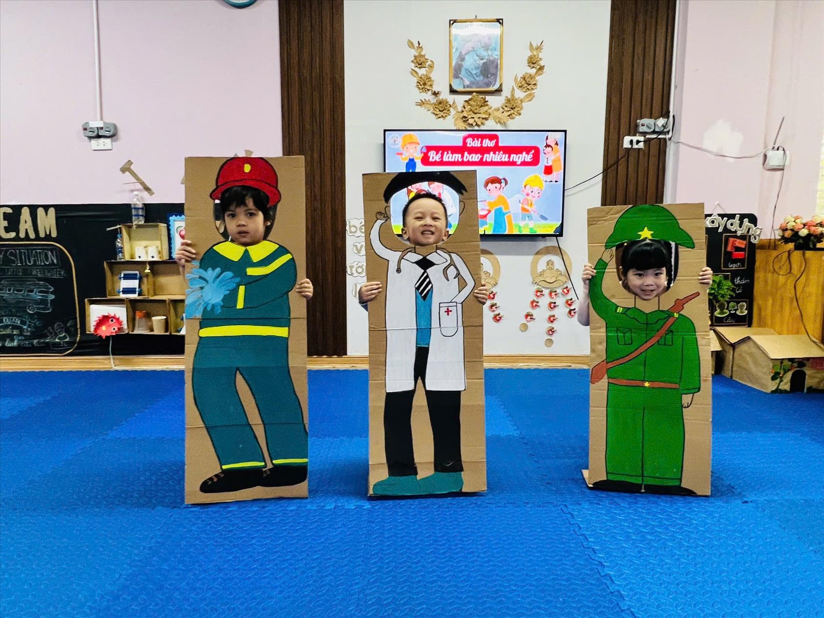Cùng các bé lớp C1 học bài thơ “Bé làm bao nhiêu nghề”