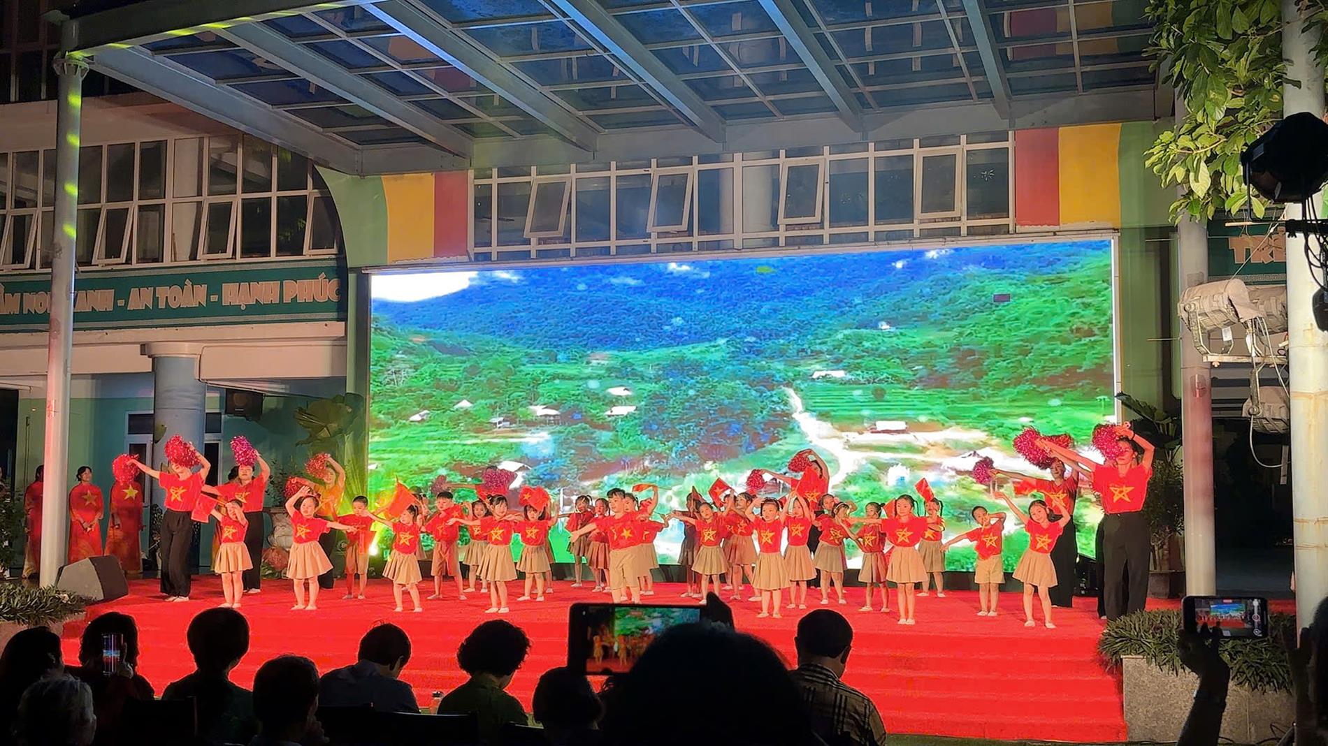 Tỏa sáng tinh thần phụ nữ Việt –  Cô và trò Trường Mầm non Thành Công đồng hành cùng Hội LHPN phường Giảng Võ