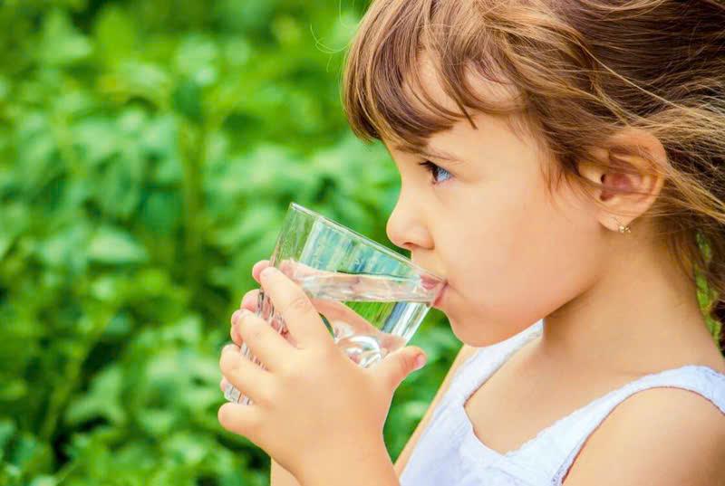 Tầm quan trọng của nước đối với sự phát triển của trẻ nhỏ!