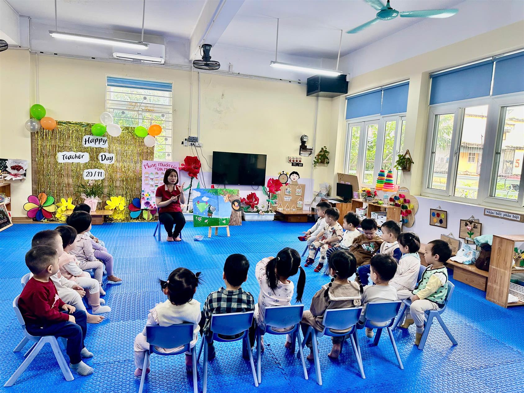 Hoạt động kể chuyện bé nghe: Chiếc chăn thơm