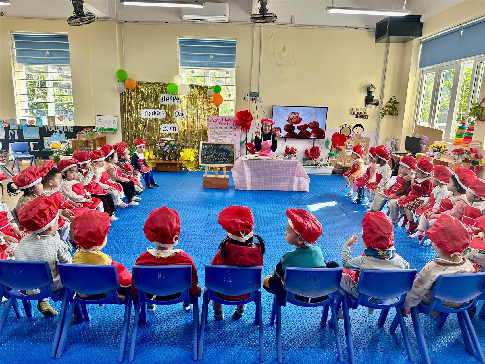 Hoạt động bé tập làm nội trợ: Bánh quy phết Socola