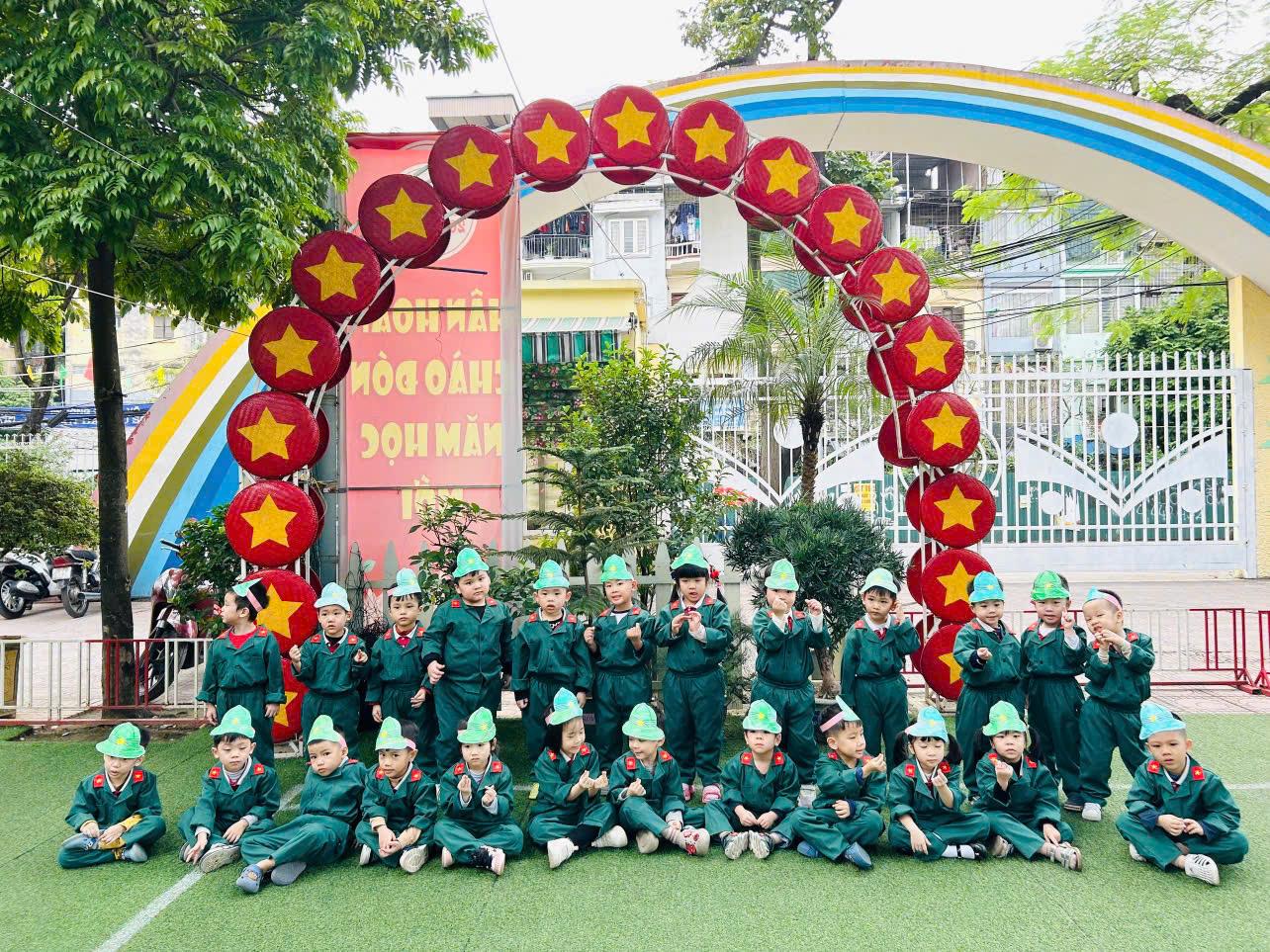 Chiến sĩ tí hon - Hoạt động trải nghiệm chào mừng kỷ niệm 81 năm Ngày thành lập Quân đội Nhân dân Việt Nam và 36 năm Ngày hội Quốc phòng toàn dân tại trường Mầm non Thành Công