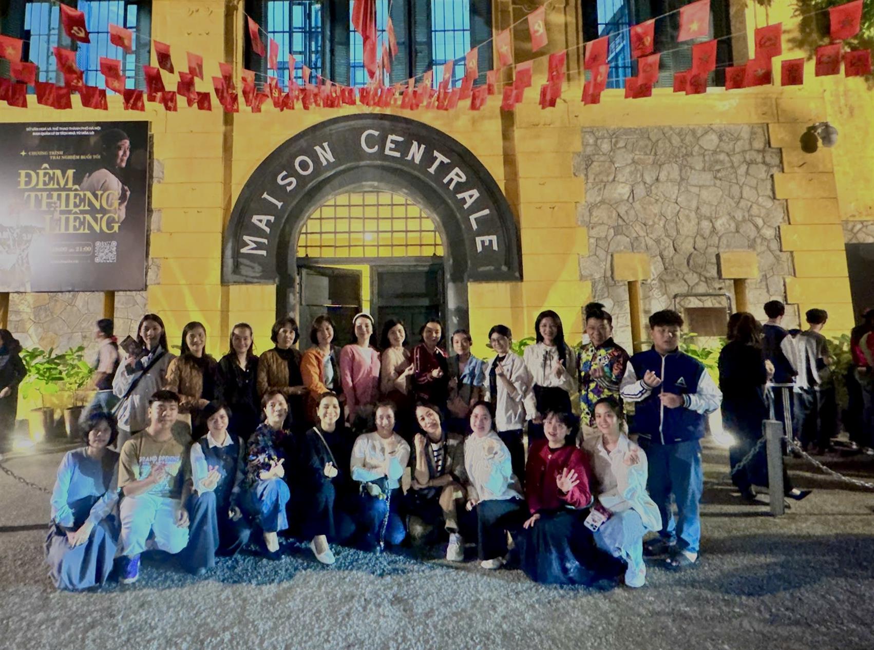 Chi bộ trường Mầm non Thành Công tổ chức sinh hoạt chuyên đề ngoại khóa tại khu Di tích lịch sử Nhà tù Hỏa Lò - “Sống như những đoá hoa”