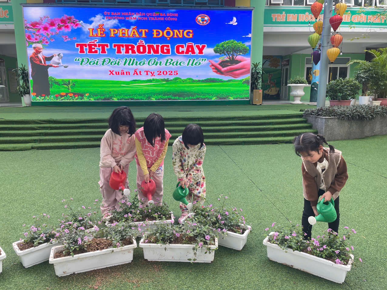 Tết trồng cây của các bé lớp A1