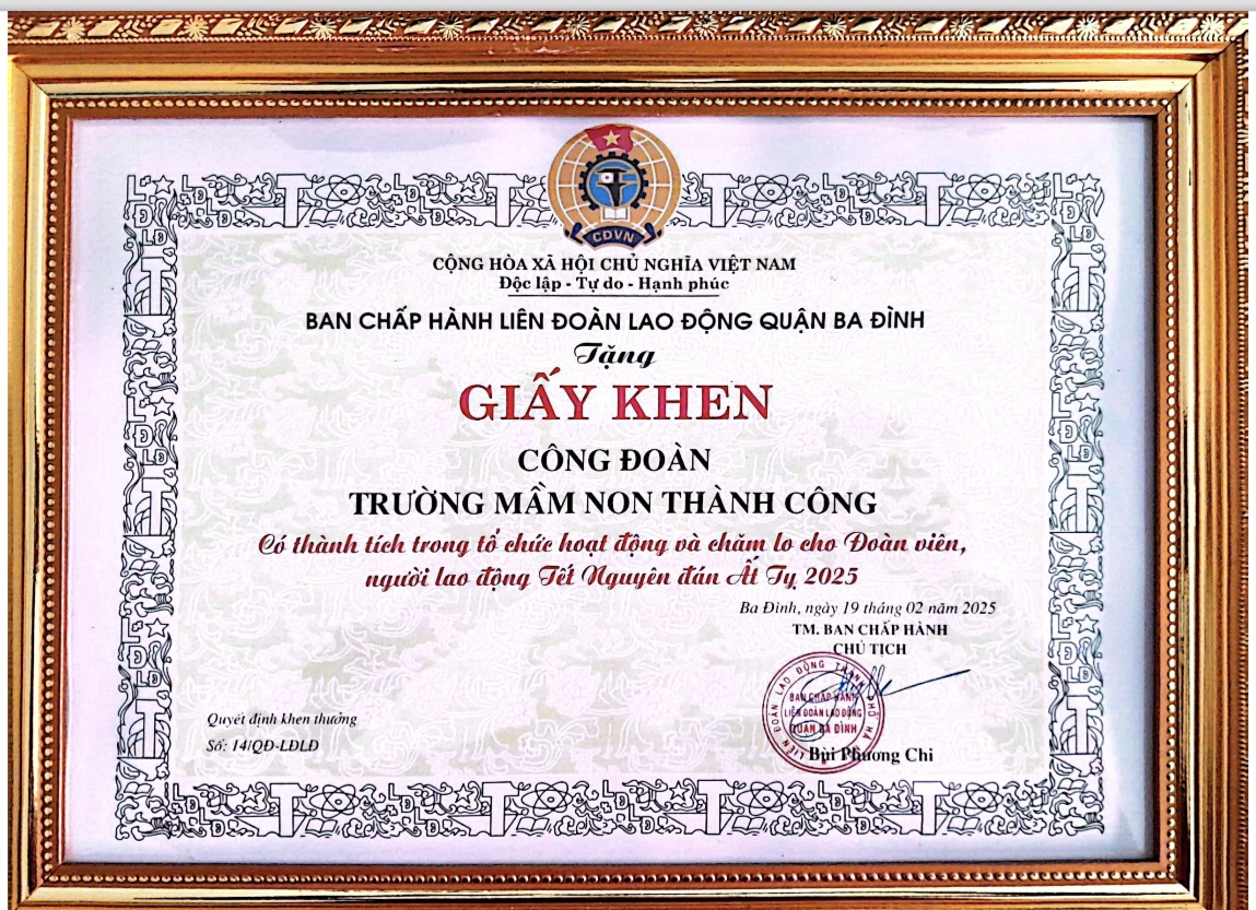 Công đoàn trường Mầm non Thành Công nhận Giấy khen có thành tích trong tổ chức các hoạt động và chăm lo cho Đoàn viên người lao động Tết Nguyên Đán Ất Tỵ 2025