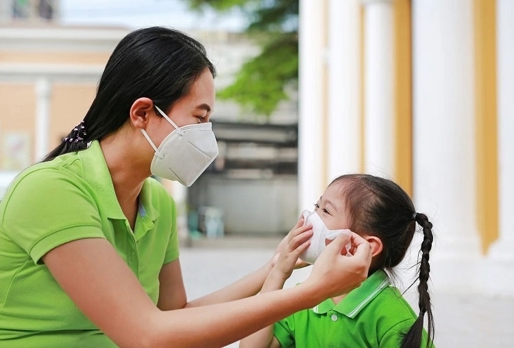 Thời tiết nồm ẩm nên phòng tránh bệnh cho trẻ bằng cách nào?