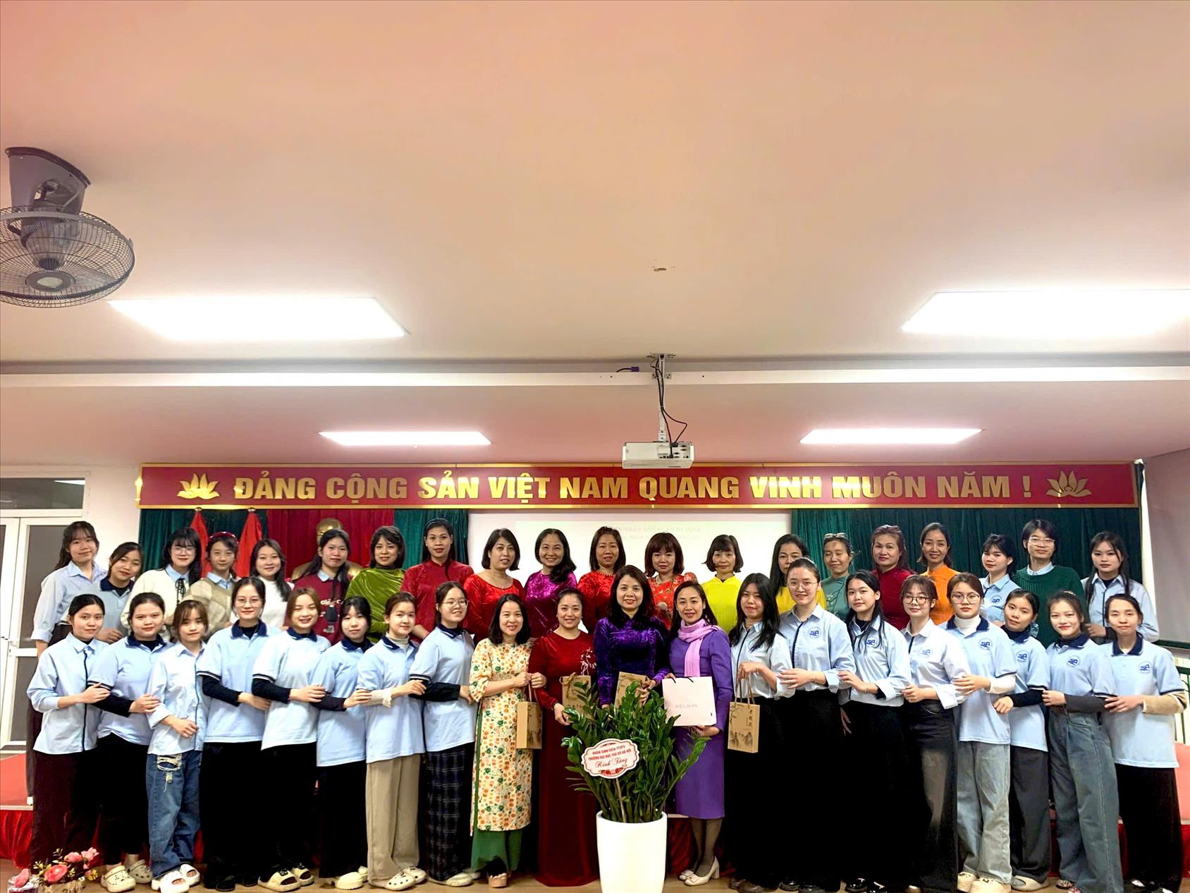 Trường Mầm non Thành Công: Lễ tổng kết và chia tay đoàn sinh viên thực tập lớp D2-022A trường Đại học Thủ Đô Hà Nội