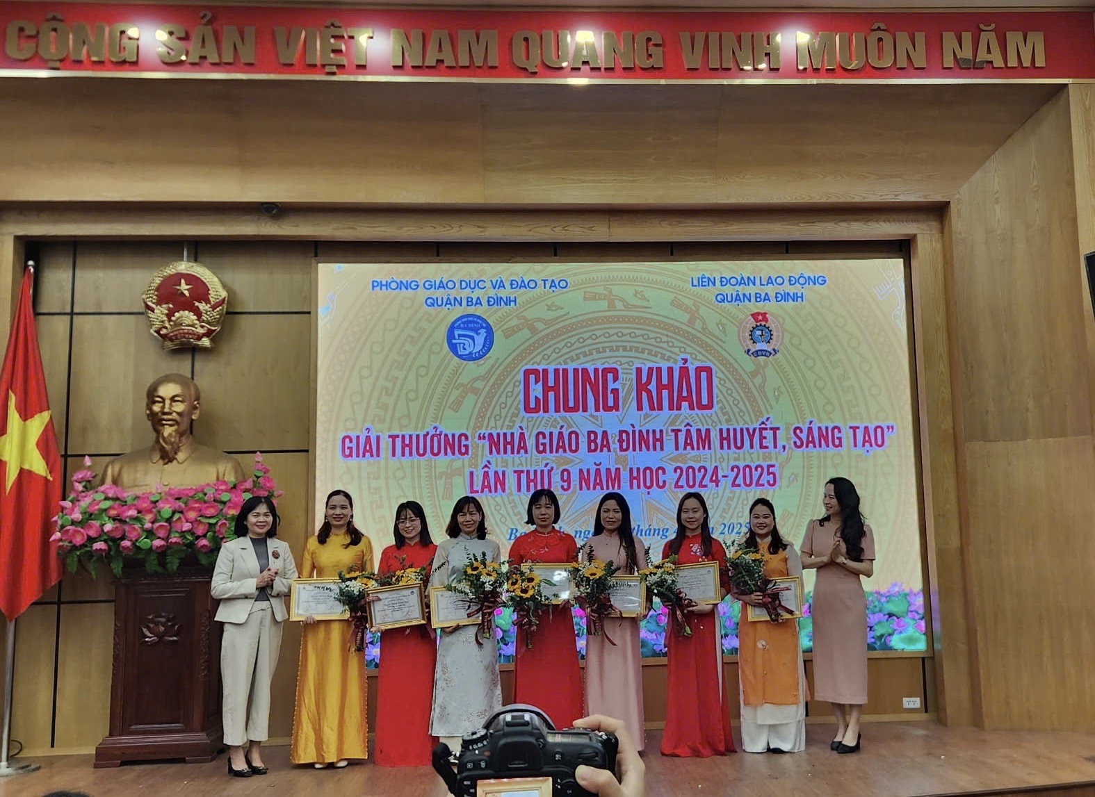 Cô giáo Dương Hương Nga - Giáo viên trường Mầm non Thành Công đạt chứng nhận “Nhà giáo Ba Đình tâm huyết, sáng tạo” lần thứ 9 năm học 2024 – 2025.
