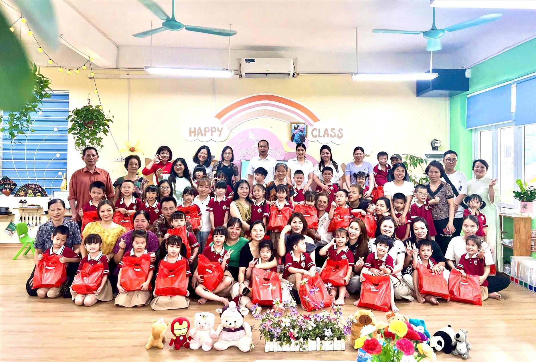 KHOẢNH KHẮC Ý NGHĨA  VÀ NHỮNG LỜI TRI ÂN TẠI BUỔI HỌP TỔNG KẾT NĂM HỌC CỦA CÁC BÉ LỚP MẪU GIÁO LỚN A3