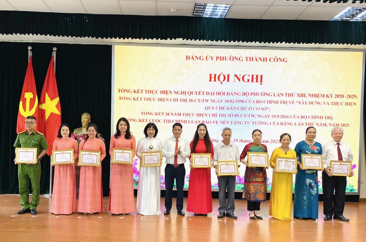 Trường Mầm non Thành Công vinh dự nhận Giấy khen và các Danh hiệu cao quý trong công tác Đảng năm 2025