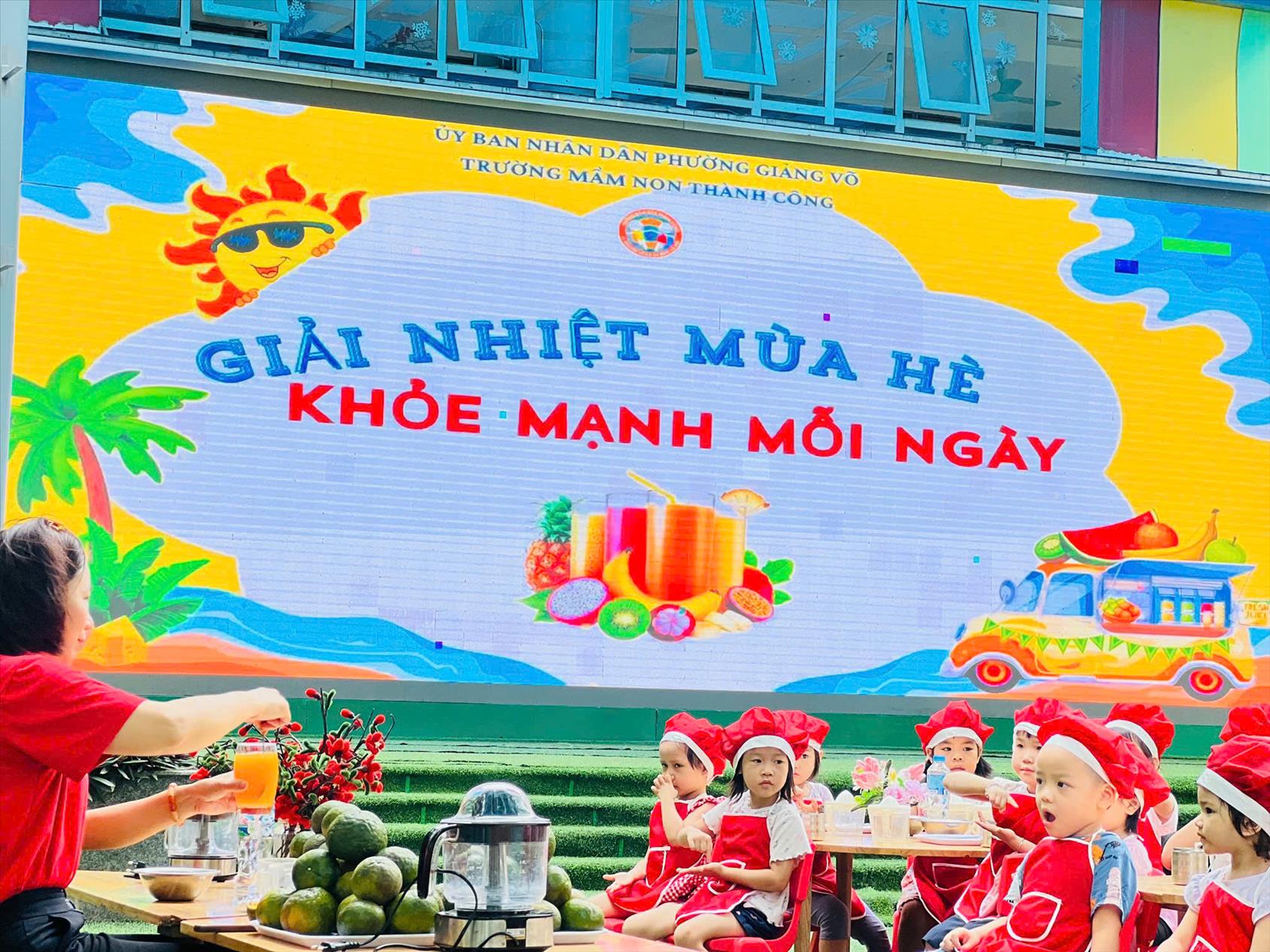 🍊 BÉ VẮT CAM – GIẢI NHIỆT MÙA HÈ NGỌT NGÀO