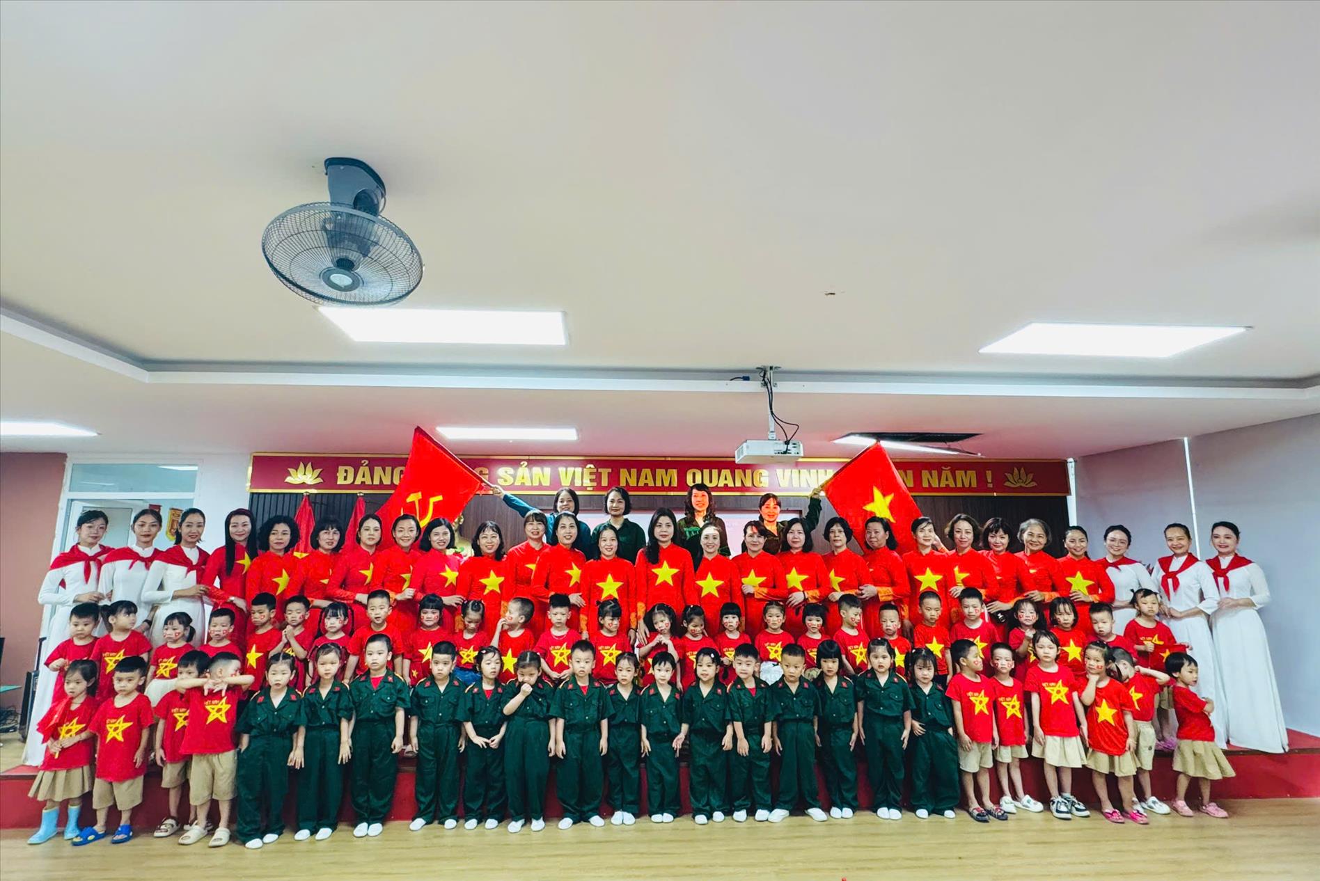 Trường Mầm non Thành Công long trọng tổ chức Lễ Kỉ niệm 80 năm Cách mạng tháng 8 (19/8/1945 - 19/8/2025) và Quốc khánh 2 - 9  (02/9/1945-02/9/2025)