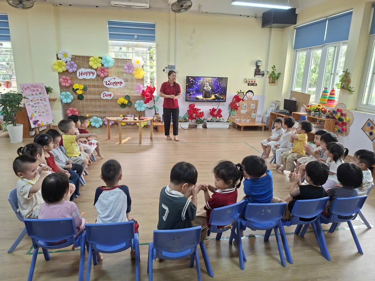 Hoạt động âm nhạc của các bé lớp D2