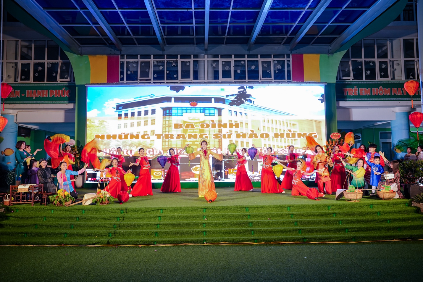 A group of people performing on a stage

Description automatically generated