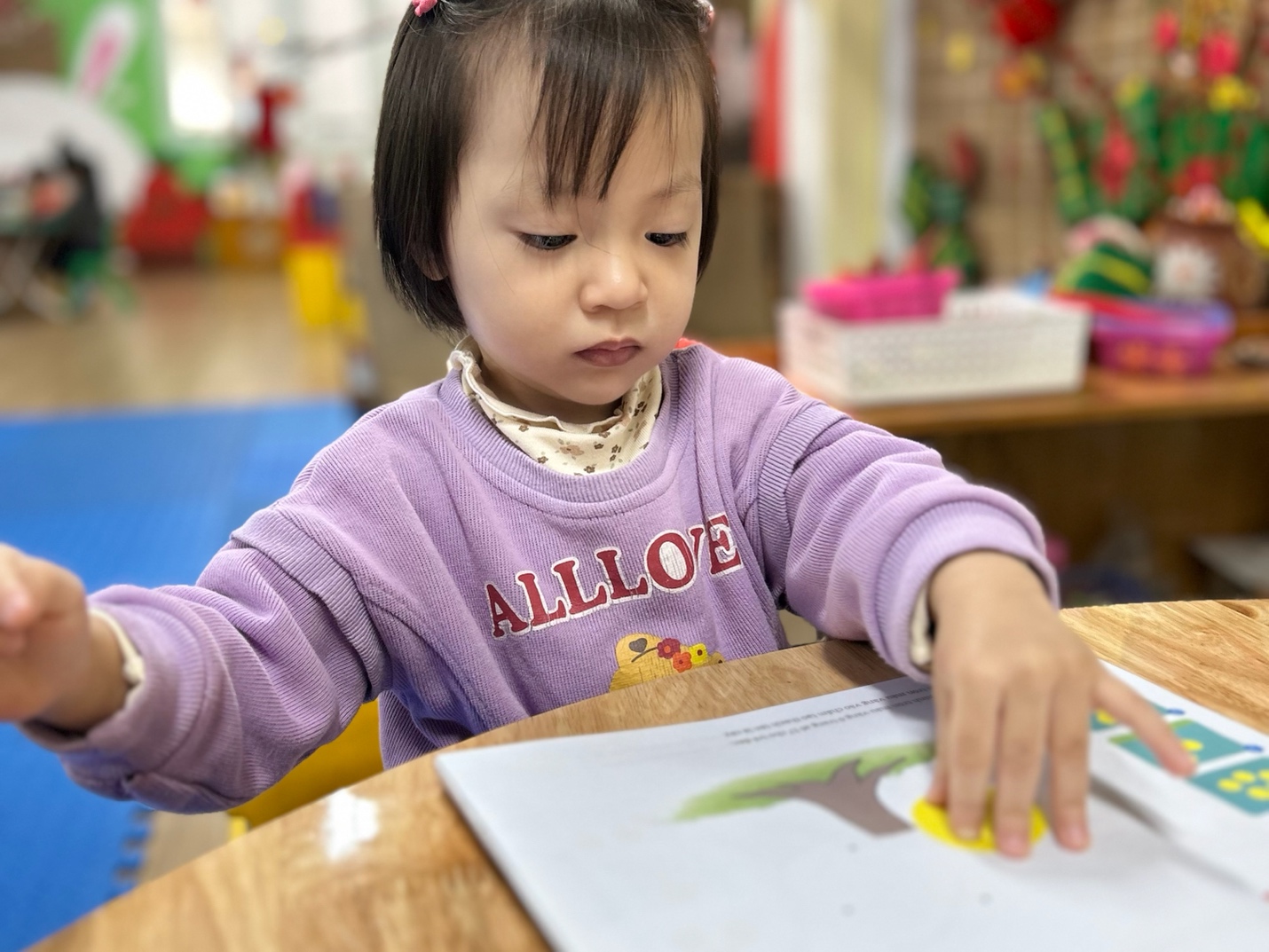 A young child sitting at a table

AI-generated content may be incorrect.