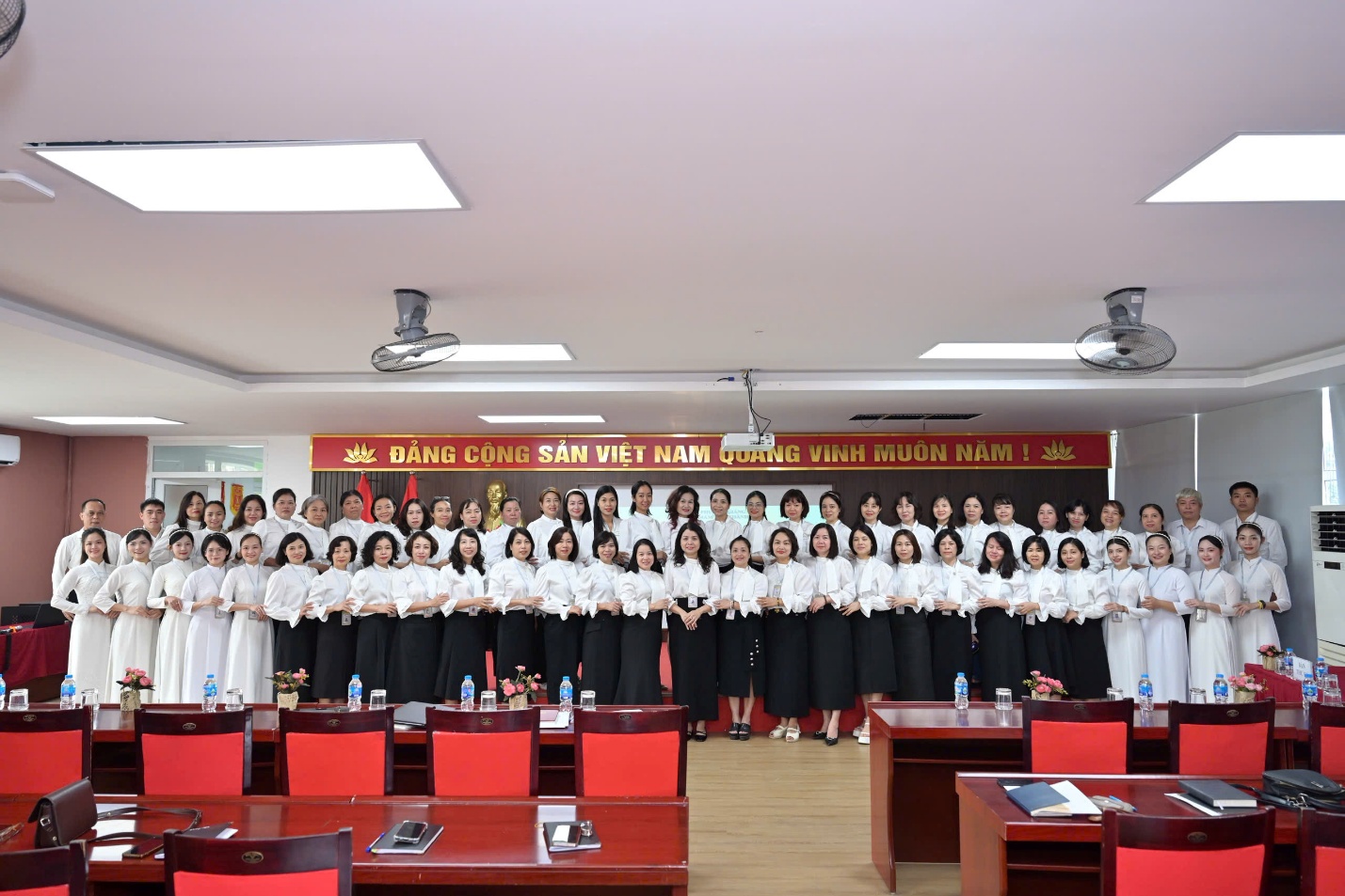 A group of women in white shirts and black skirts

AI-generated content may be incorrect.