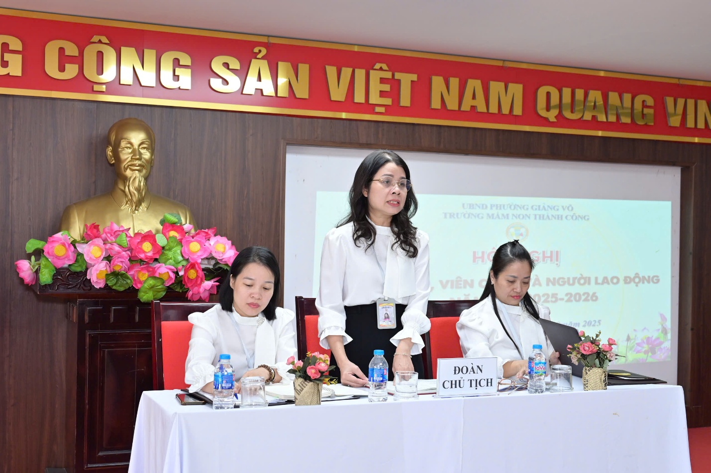 A group of women sitting at a table

AI-generated content may be incorrect.