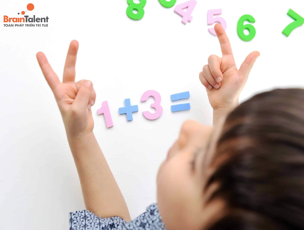 Phát triển khả năng tính nhẩm là lợi ích tiêu biểu khi cho bé học toán tư duy