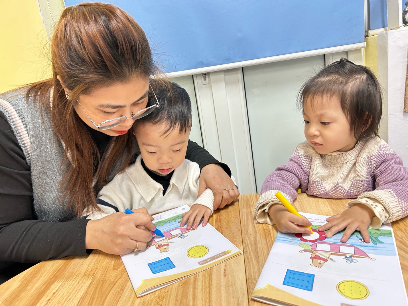 A person and children sitting at a table

AI-generated content may be incorrect.