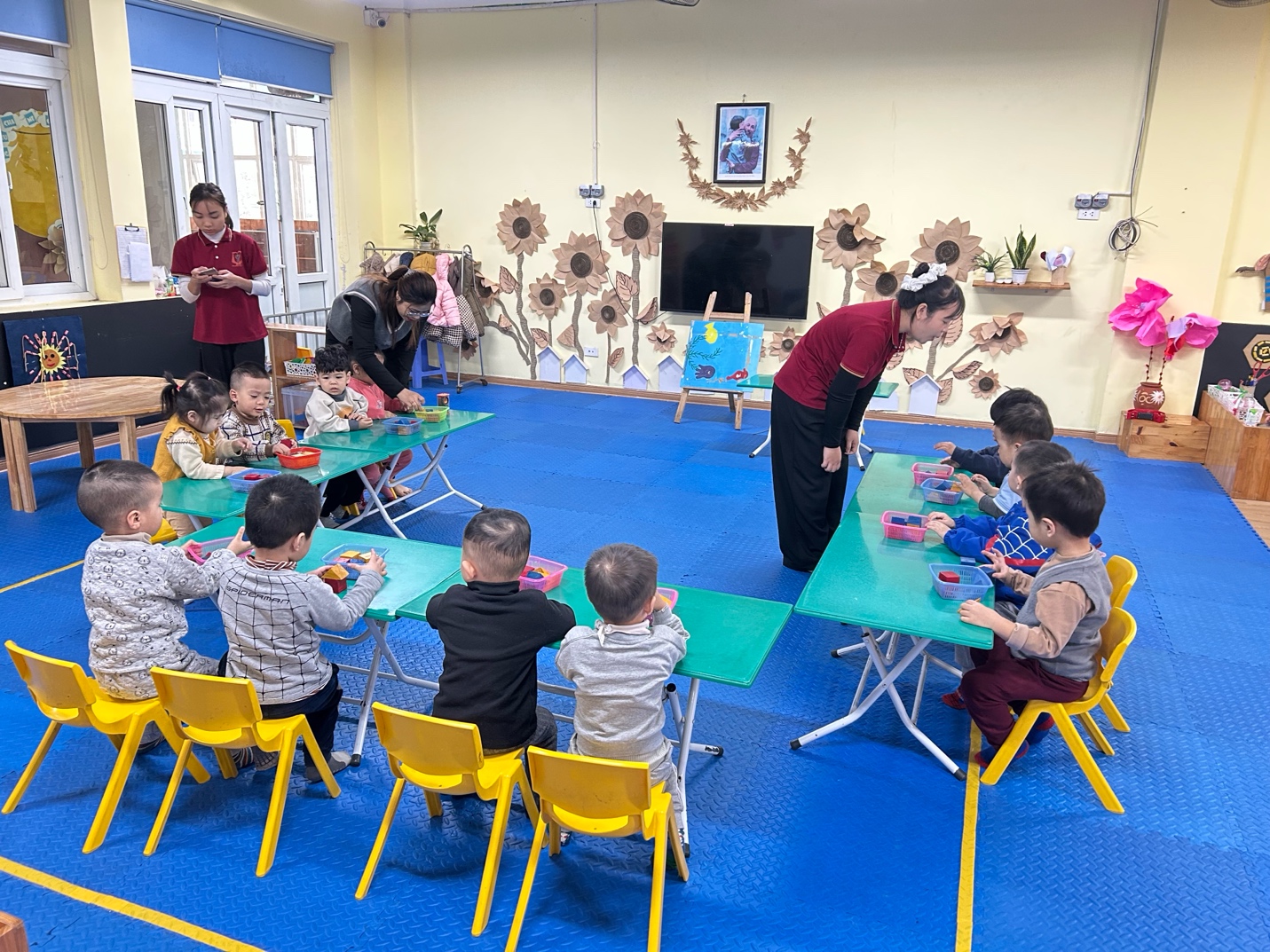 A group of children sitting at tables in a room

AI-generated content may be incorrect.