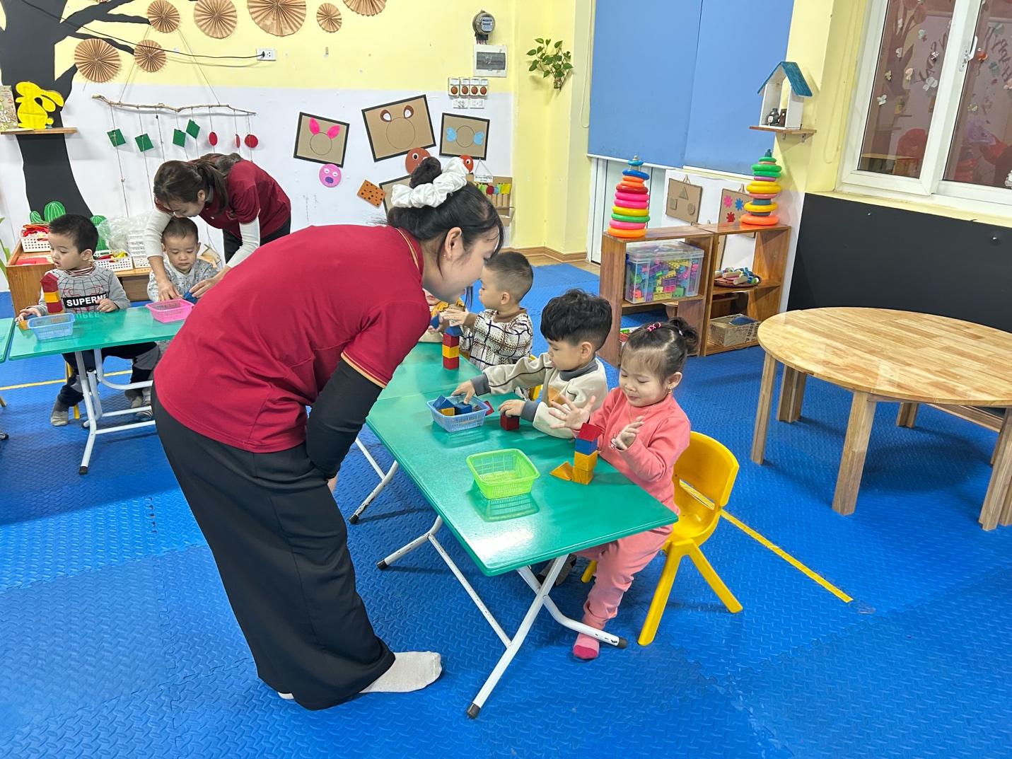 A person and children sitting at a table

AI-generated content may be incorrect.
