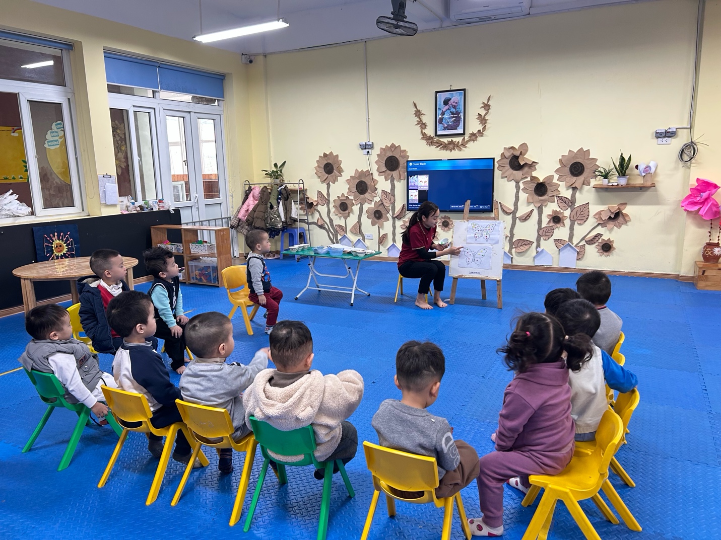 A group of children sitting in chairs in a classroom

AI-generated content may be incorrect.
