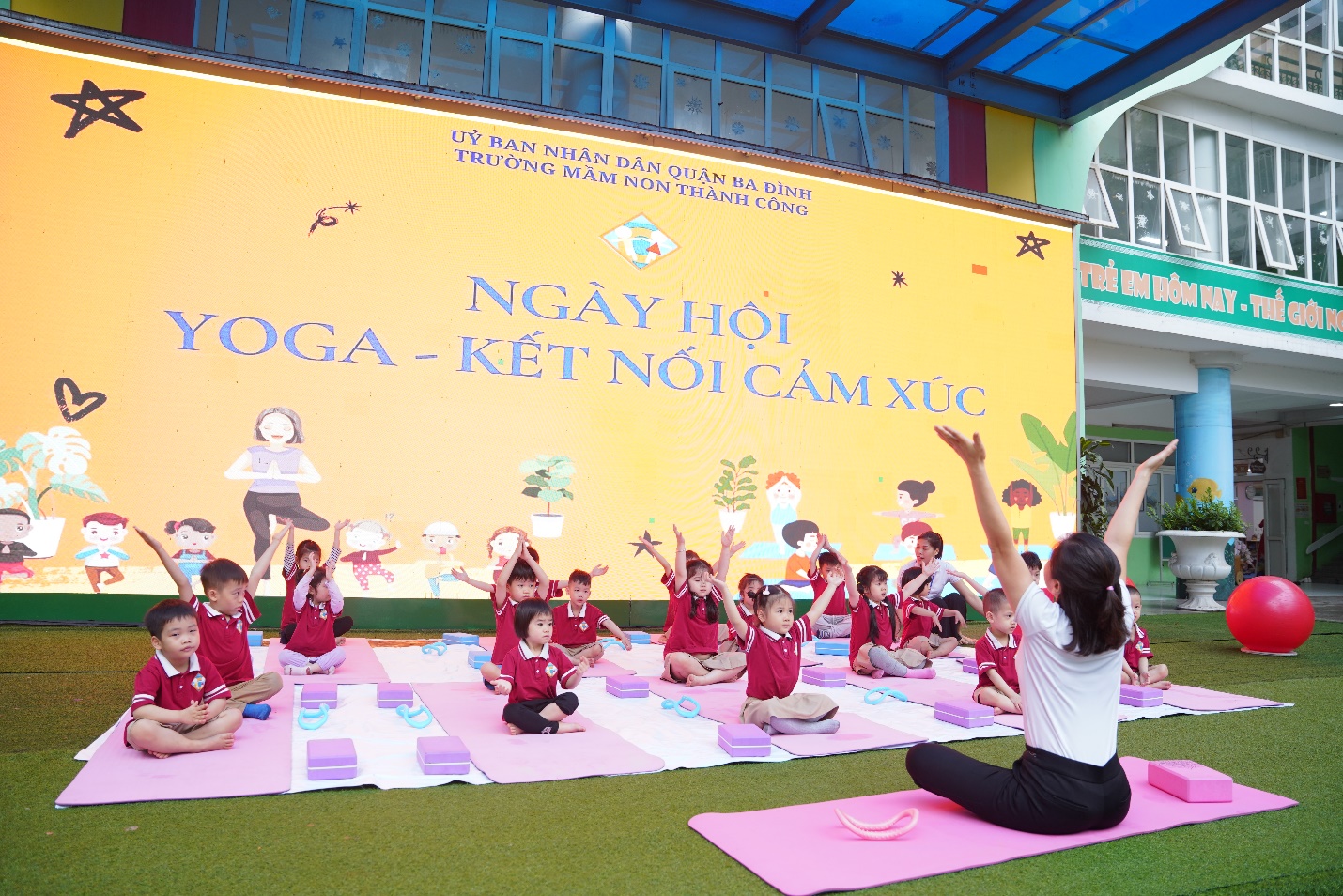 A group of children doing yoga

AI-generated content may be incorrect.