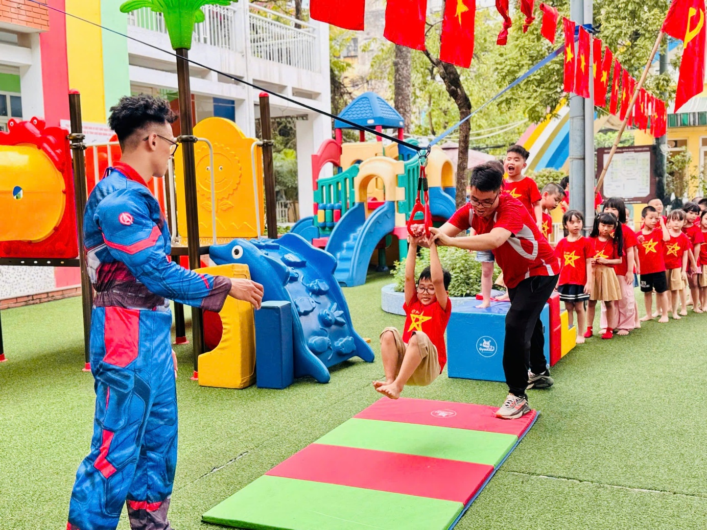 A group of people in a playground

AI-generated content may be incorrect.