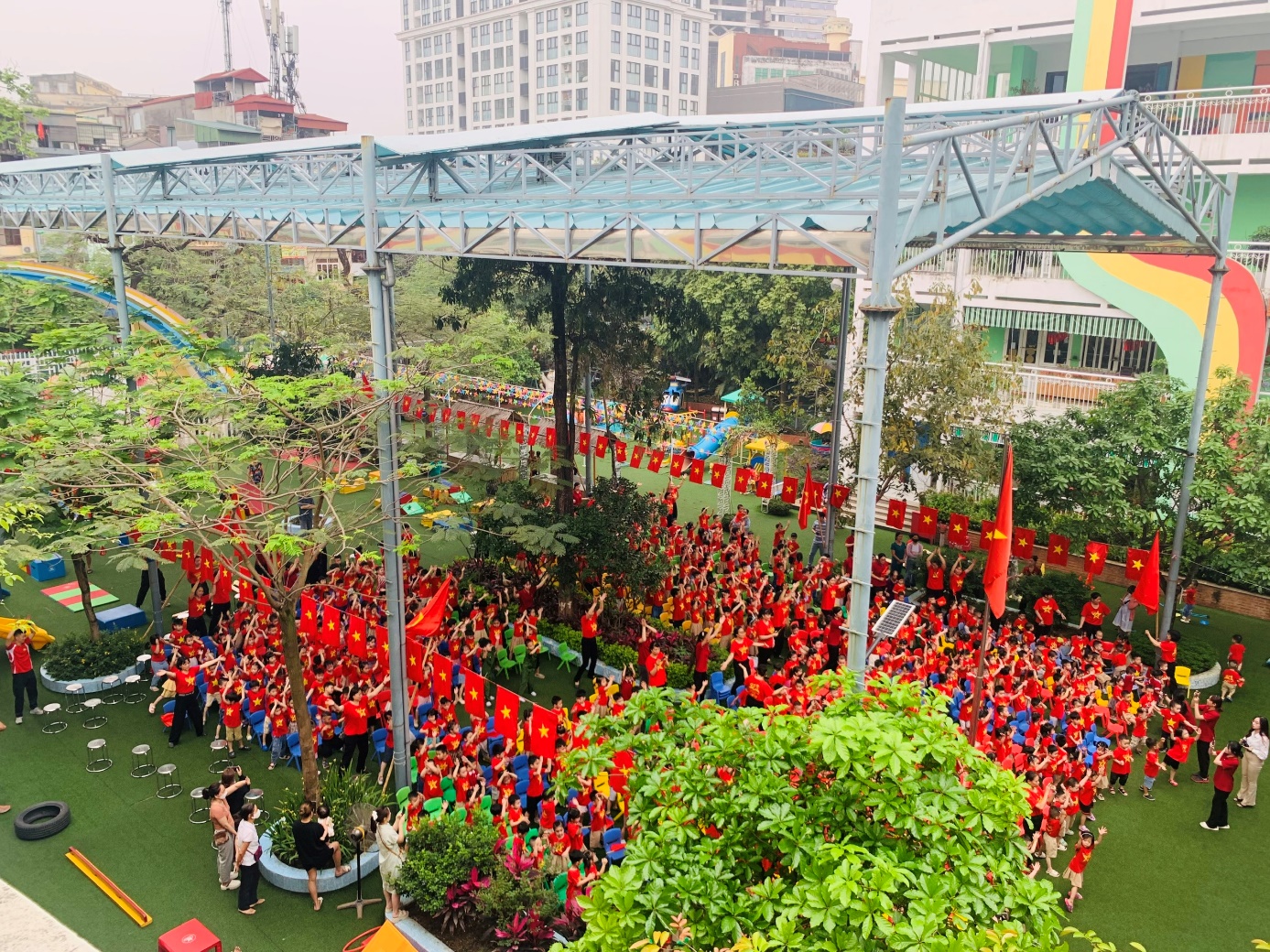 A group of people in red shirts

AI-generated content may be incorrect.