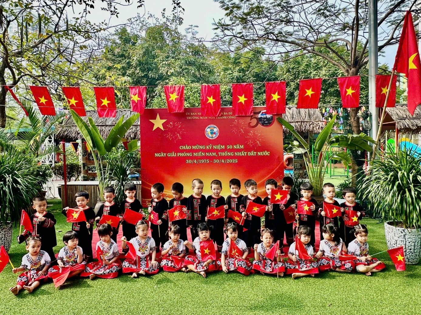 A group of children posing for a photoAI-generated content may be incorrect.