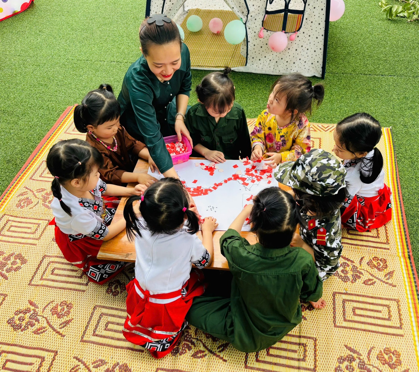 A group of children sitting around a tableAI-generated content may be incorrect.