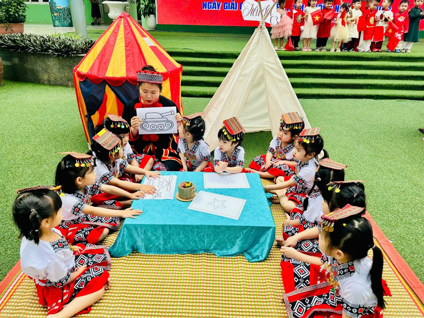 A group of children sitting around a tableAI-generated content may be incorrect.