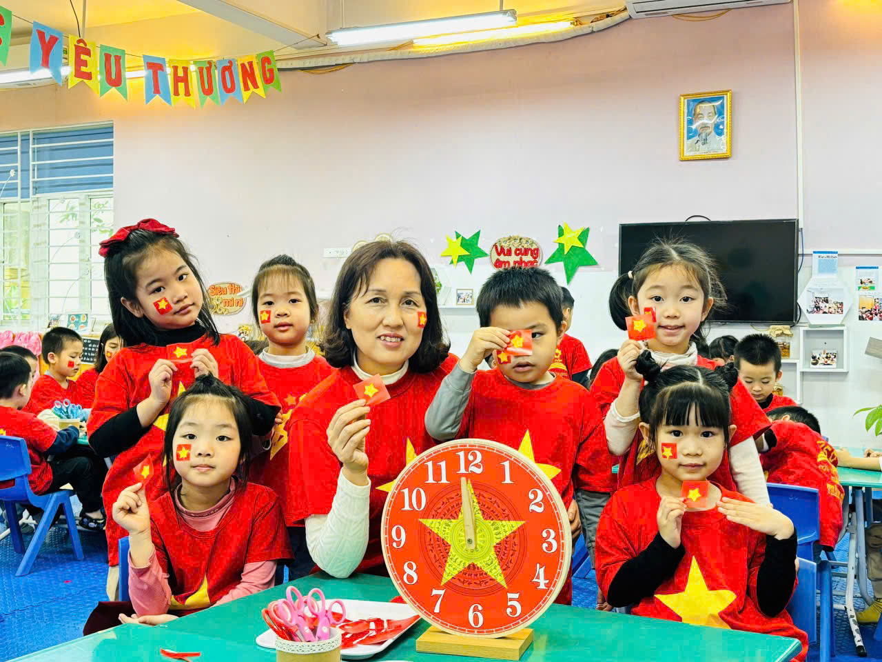 A group of children wearing red shirts

AI-generated content may be incorrect.