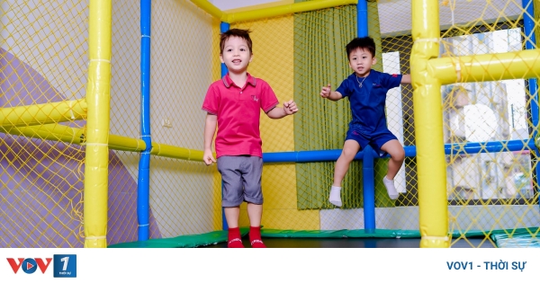 Cân bằng thời gian giữa màn hình và vận động thể chất - bảo vệ trẻ em trong  thời đại số | VOV1.VOV.VN