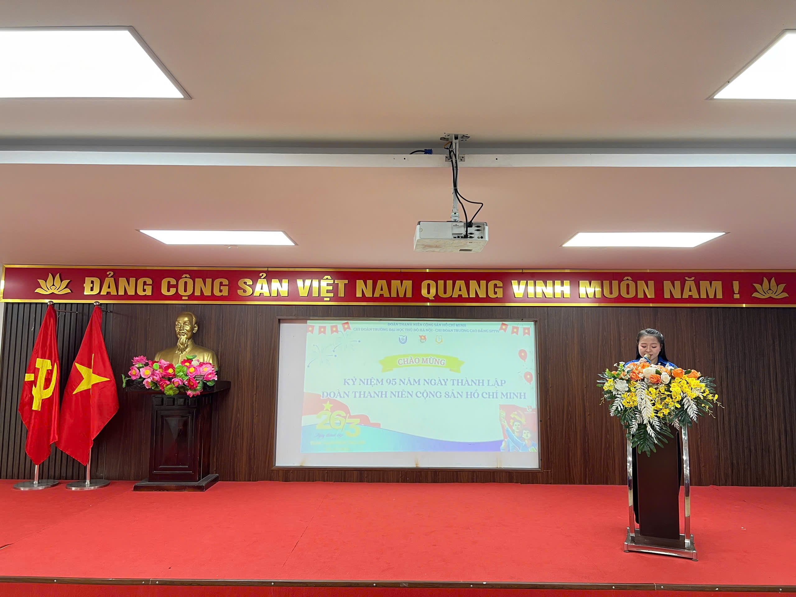 & ĐÁNG CỘNG SẢN VIỆT NAM QUANG VINH MUÔN NĂM ! M.jpeg