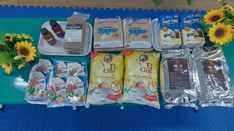 nguyên liệu của các bé làm trà sữa 